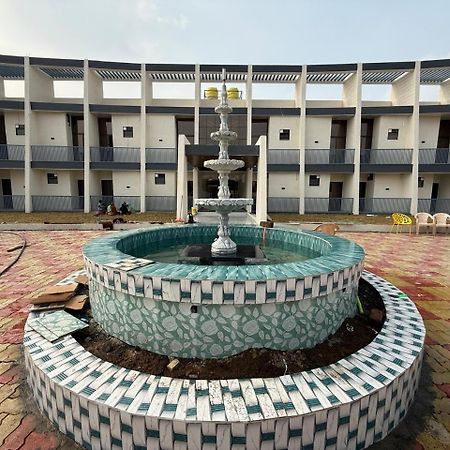 Hotel Madhuban Evrengabad Dış mekan fotoğraf