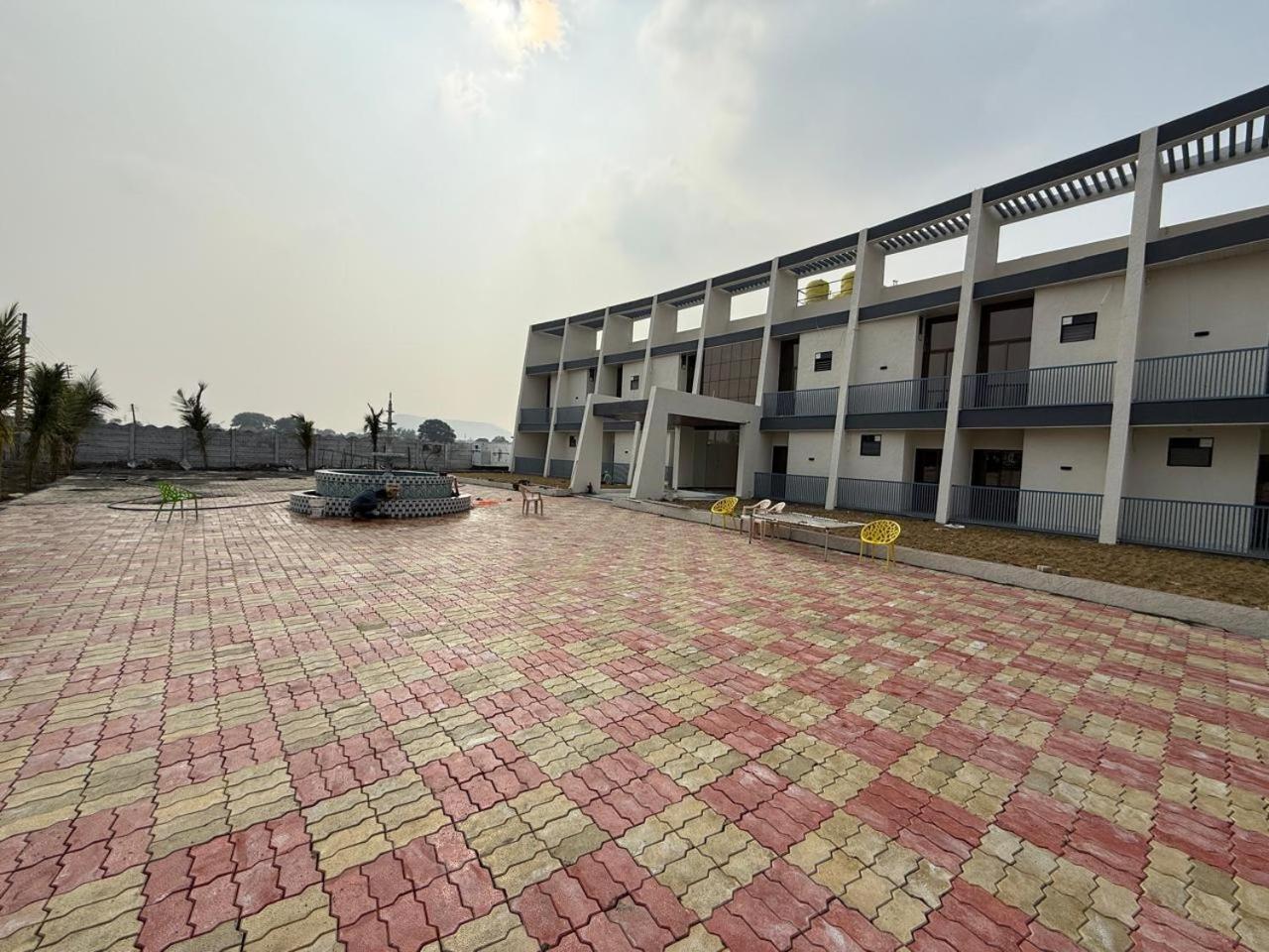 Hotel Madhuban Evrengabad Dış mekan fotoğraf